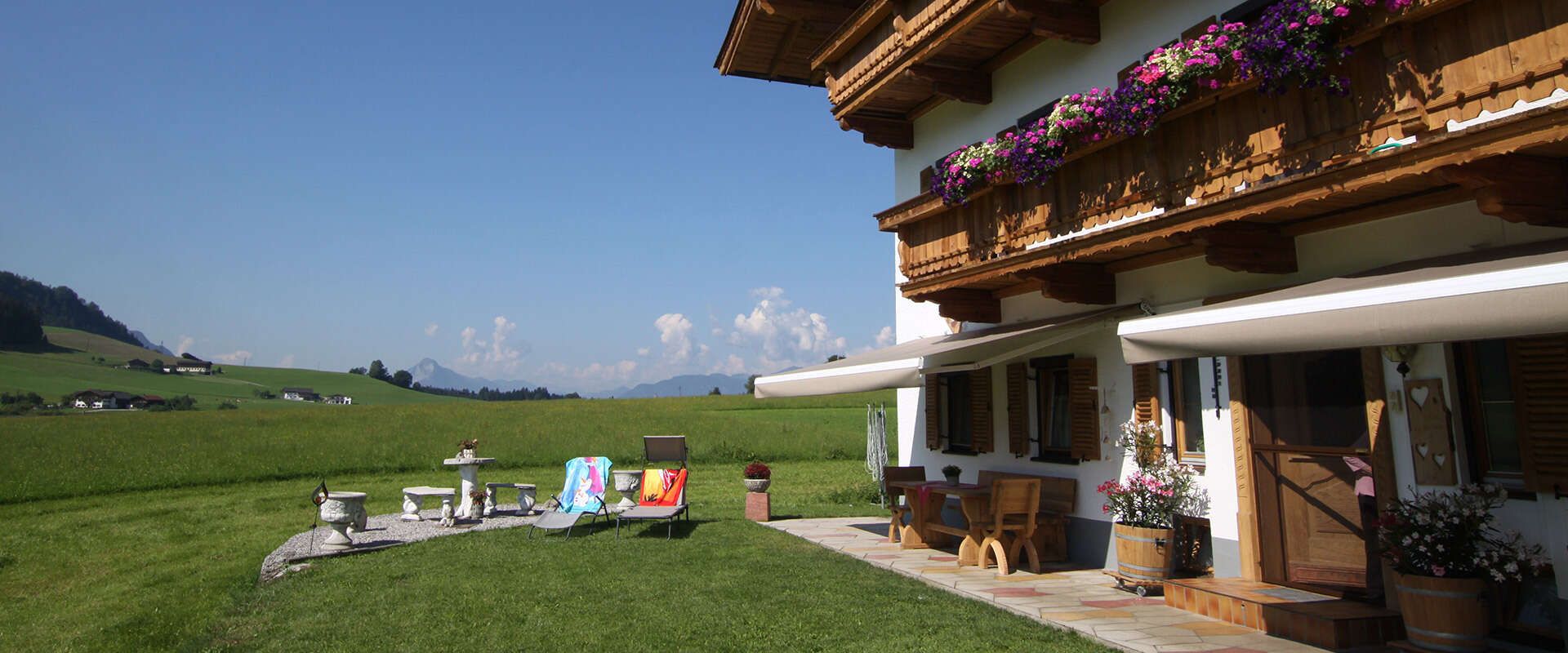 Sunbathing lawn and terrace of the Pfandlhof