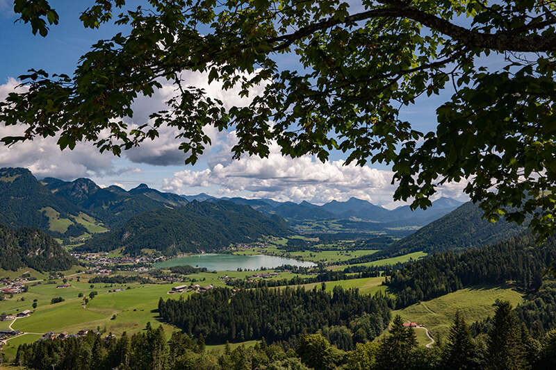 Sommer in Ferienregion Kaiserwinkl mit Blick auf den Walchsee