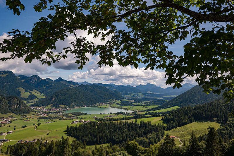 Sommer in Ferienregion Kaiserwinkl mit Blick auf den Walchsee